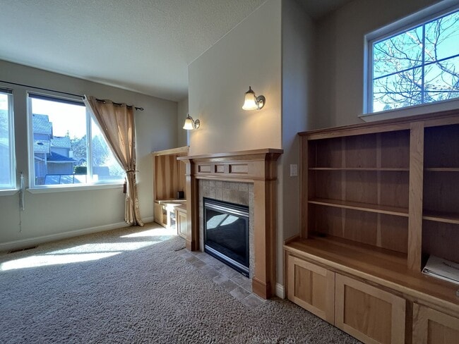 Building Photo - Beautiful 5 Bedroom Home + Office with Grand Entry, Gourmet Kitchen & Private Backyard