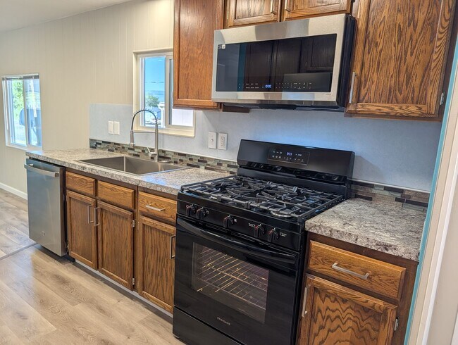 Building Photo - 5737 Klondike Dr