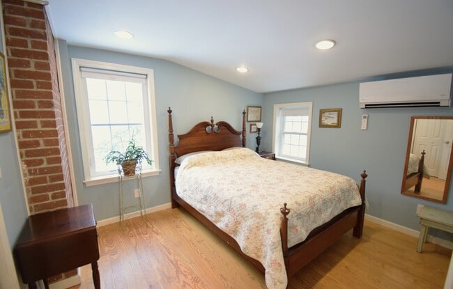 Building Photo - 2203 Durham Rd