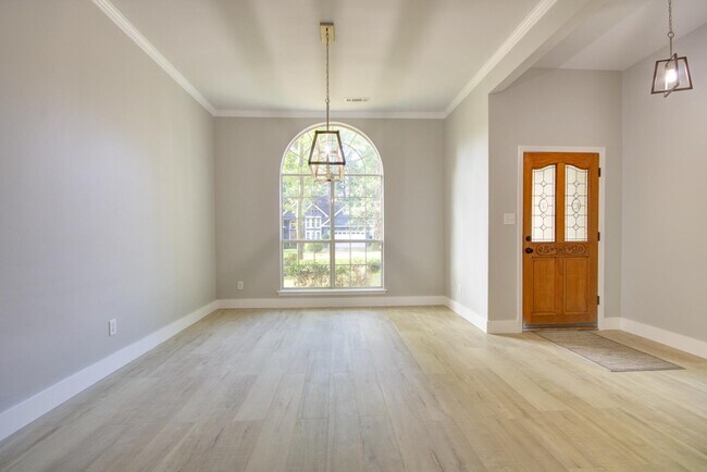 Building Photo - 205 Jarrett Ln