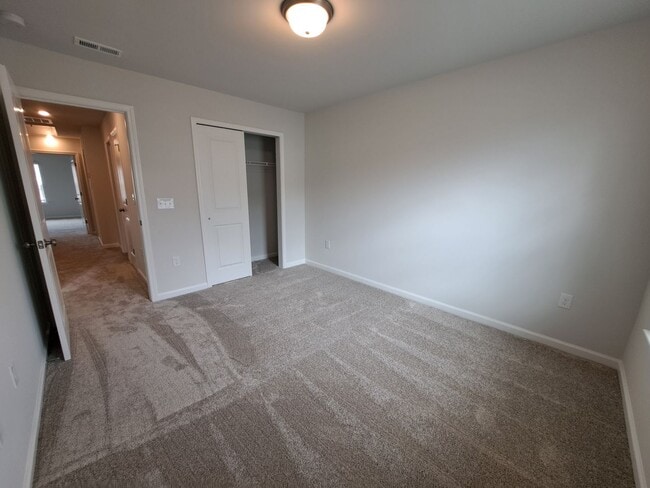 Building Photo - Charming 3 beds 2.5 baths in Fuquay Varina!