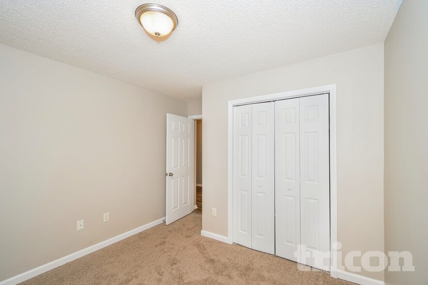 Building Photo - 665 Skyline Dr