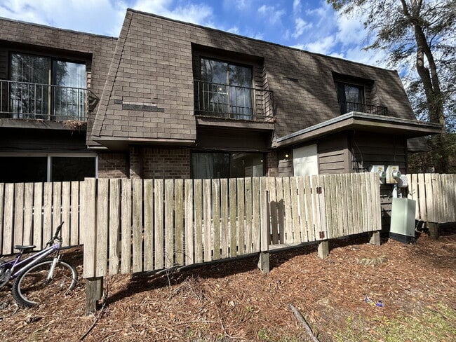 Building Photo - Townhouse for Rent