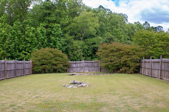 Building Photo - 5145 Mabe Dr