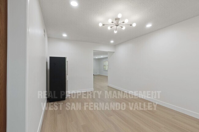 Building Photo - Stunning 3bd Home with Private Outdoor Oasis