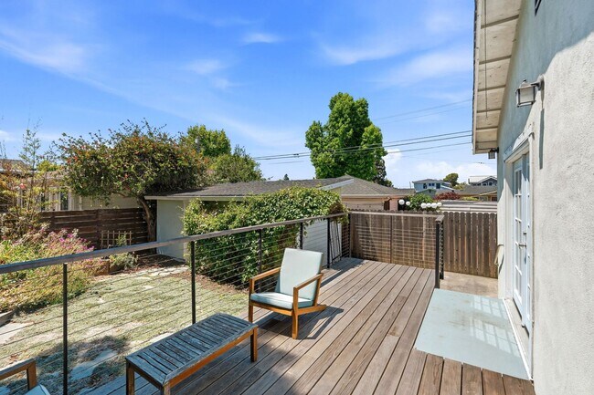 Building Photo - Beautiful Spacious 3-bedroom 2-Bath Home in Berkeley!