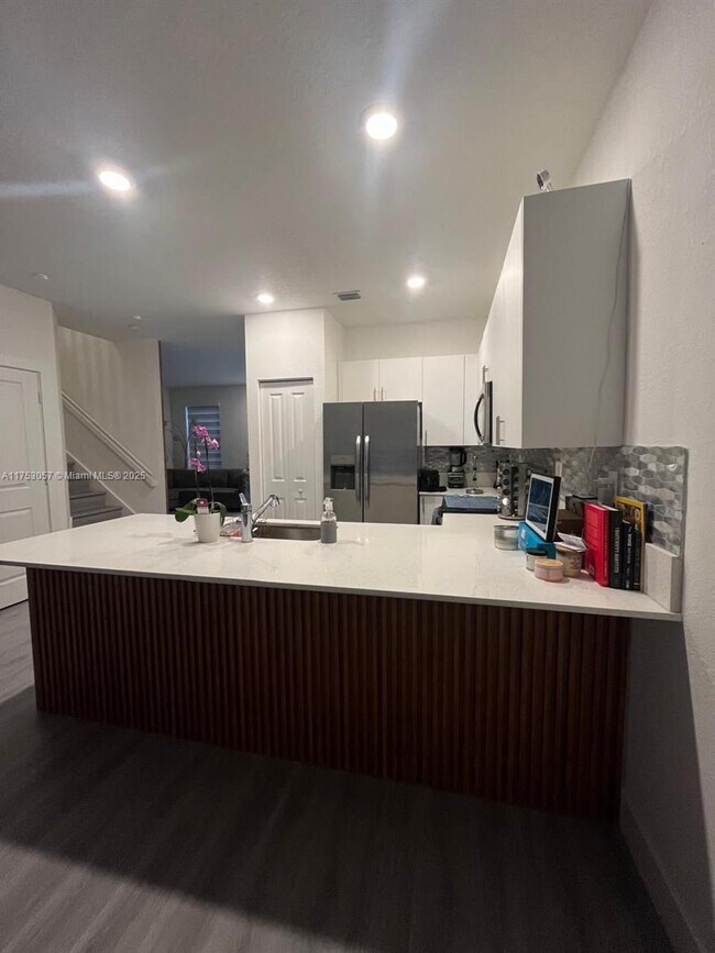 Building Photo - 4 bedroom in Miami Gardens FL 33169