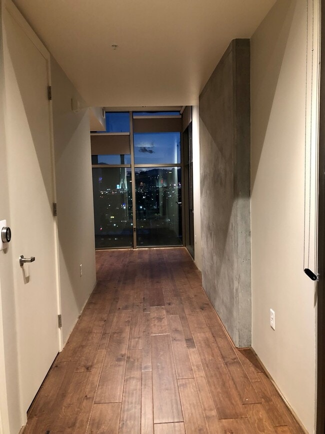 Building Photo - Gorgeous Juhl Loft Unit For Lease