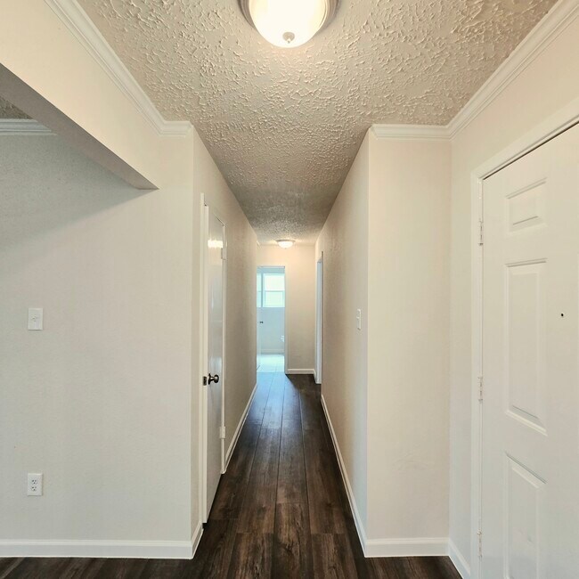 Building Photo - 14211 Sylvia Dr