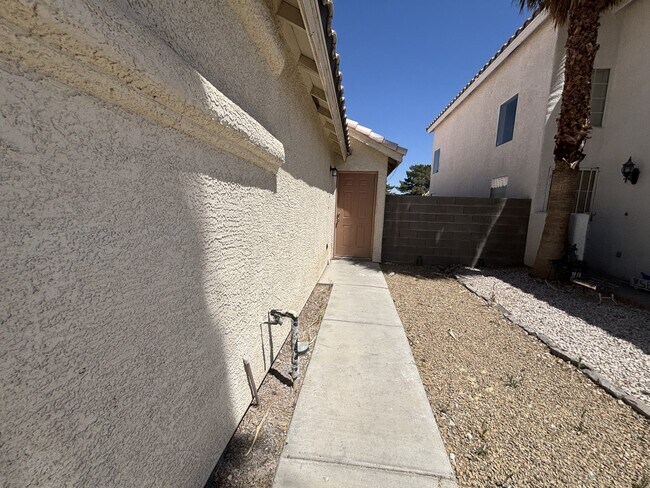 Building Photo - 4156 Abrams Ave