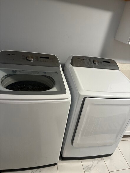 Shared laundry unit - 213 Knoll Dr
