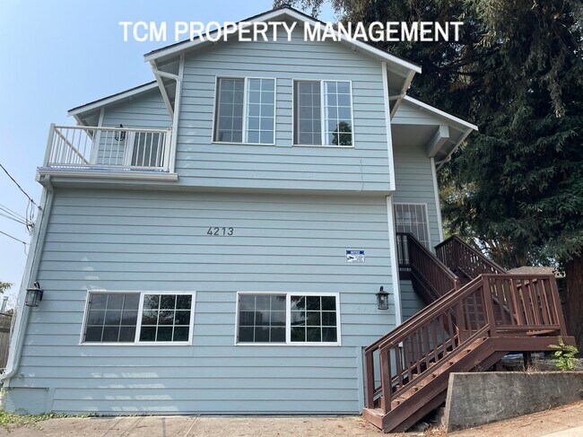 Primary Photo - 4213 5th Ave NE