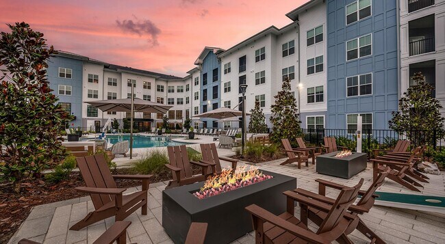 Building Photo - 435 Encore Way