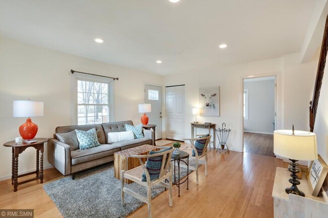 Building Photo - Perfect 4 bedroom count Home in Columbia H...