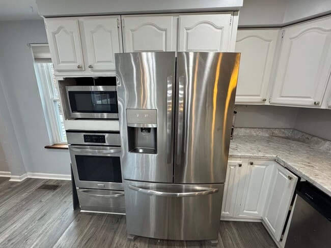 Building Photo - Spacious Private Oasis - 3 Bedroom 2 Bathroom House in Green Tree!