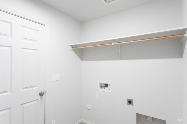 Building Photo - Beautiful Home with Bonus Room!