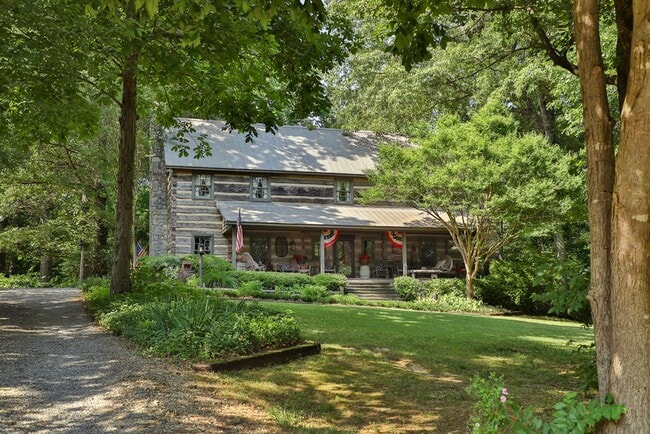 Building Photo - Custom- Built, Log Home in Martin, TN! (WEEKLY RENTAL ONLY)