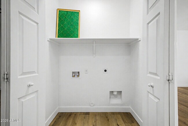 Building Photo - 706 E Las Colinas Pl