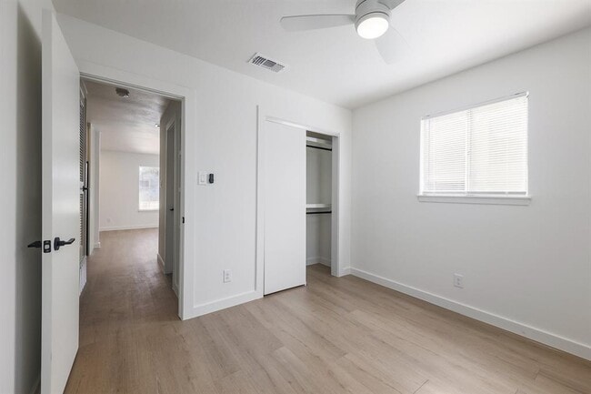 Building Photo - 902 Jessie St