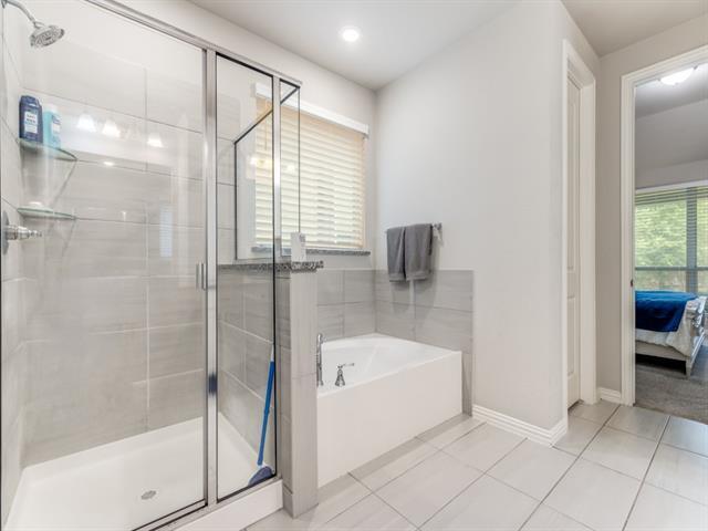 Building Photo - 1608 Carnation St