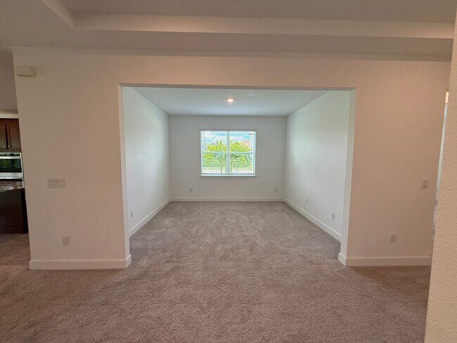 Building Photo - 5 Bedroom 4 Bath W/Office & 3-Car Garage (...