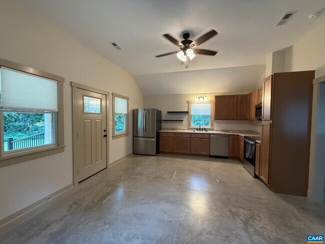 Building Photo - 147 Bryant Mountain Rd