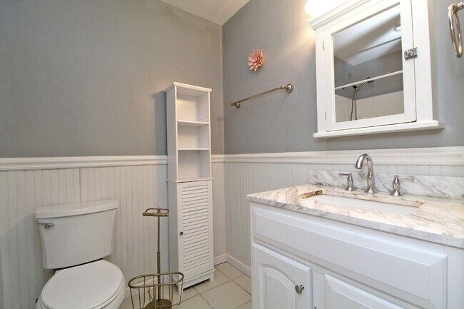 Building Photo - Beautiful 3BR Home in North Hill – Special...