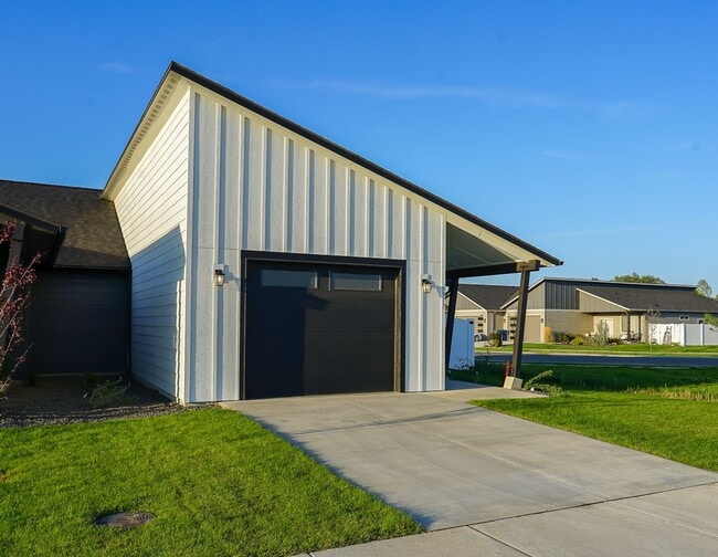 Building Photo - Just Completed  Beautiful Two Bedroom Two ...