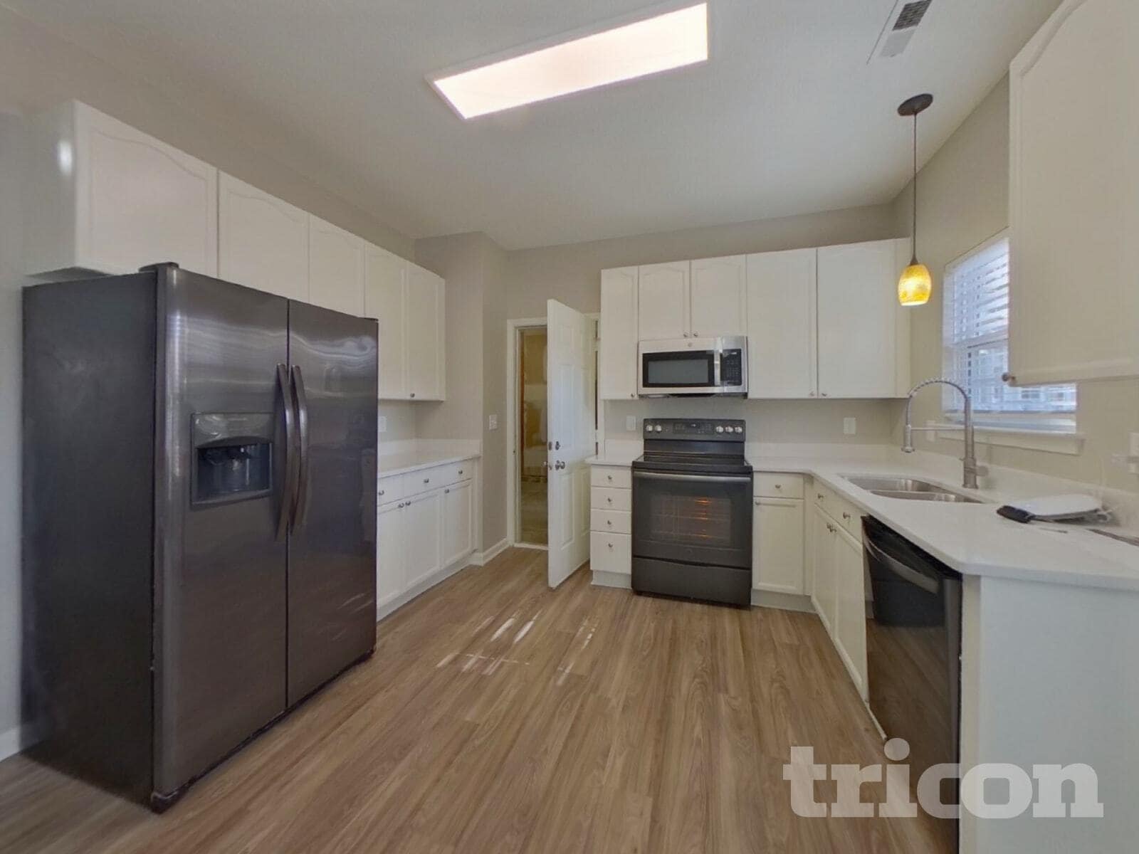 Building Photo - 1411 Hollythorne Dr