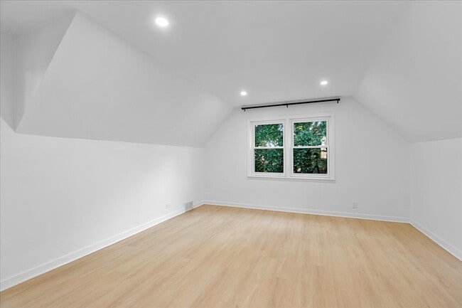 Building Photo - 1335 Marengo Ave