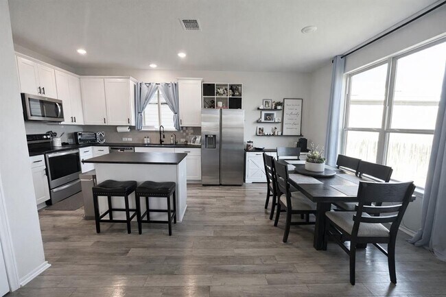 Building Photo - 104 Hellfighters Wy