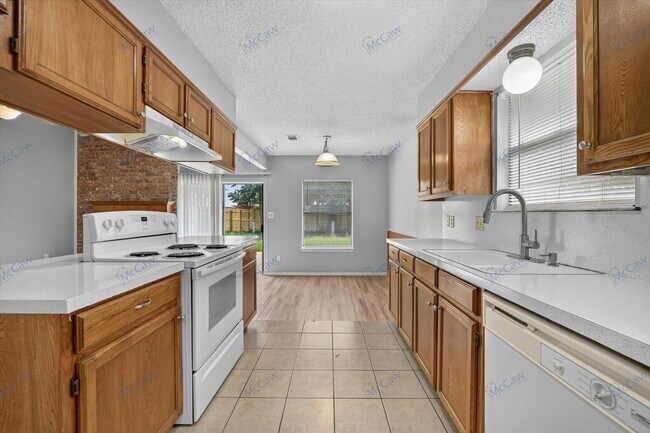 Building Photo - 2913 Green Ridge St