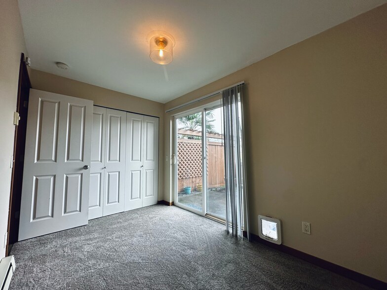 Bottom floor - Bedroom - 9025 18th Ave SW