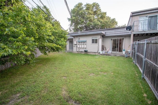 Building Photo - 709 Castle Ridge Rd