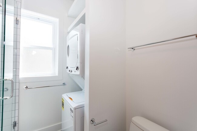 Building Photo - 3338 N Wolcott Ave