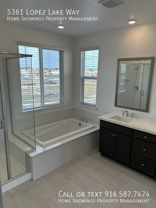 Building Photo - 5361 Lopez Lk Wy