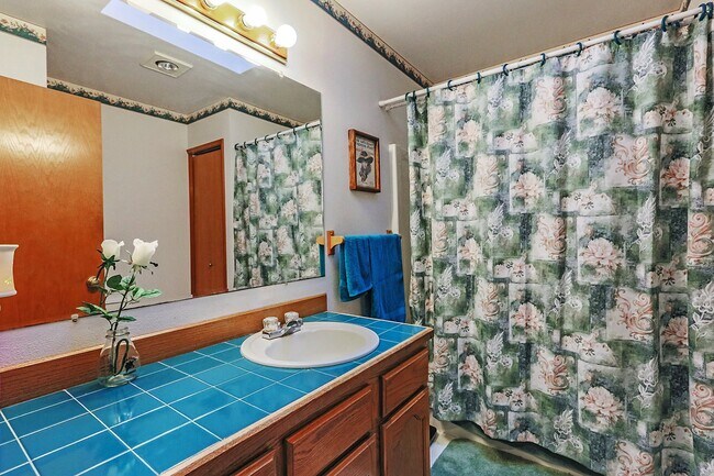 Building Photo - 10279 SE Grandview St