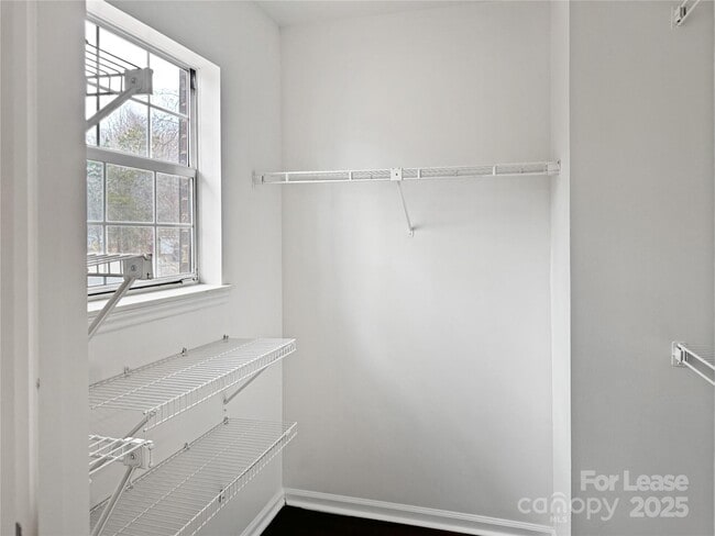 Building Photo - 8509 Golf Ridge Dr