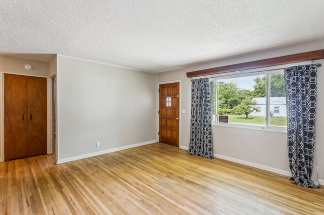 Building Photo - Beautiful 3 Bedroom 1 Bath Home