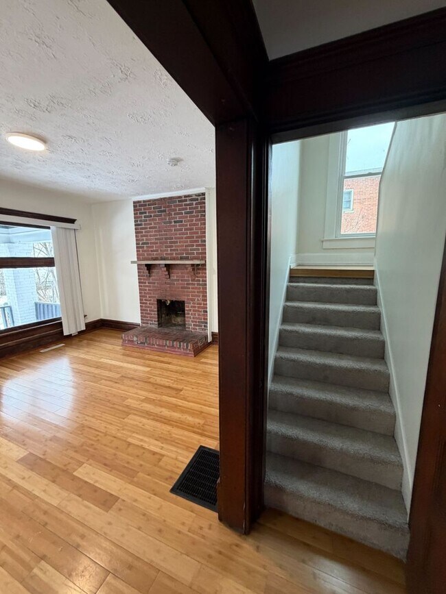 Building Photo - Fully Renovated 3BR in the Heart of Columbus