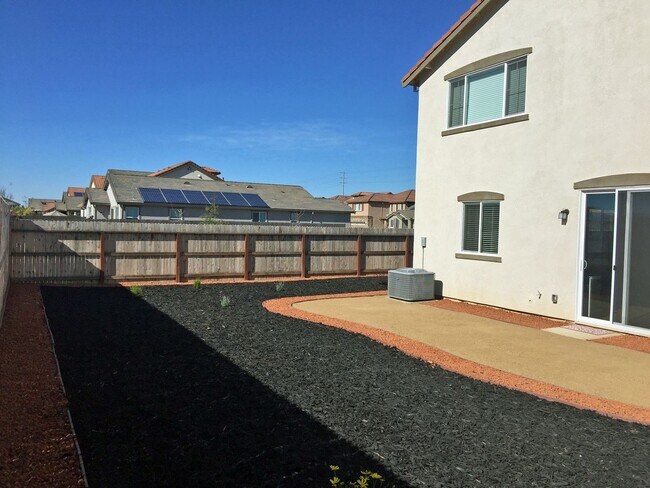 Building Photo - Beautiful 4 Bedroom 3 Bathroom 2700SF Rancho Cordova Home