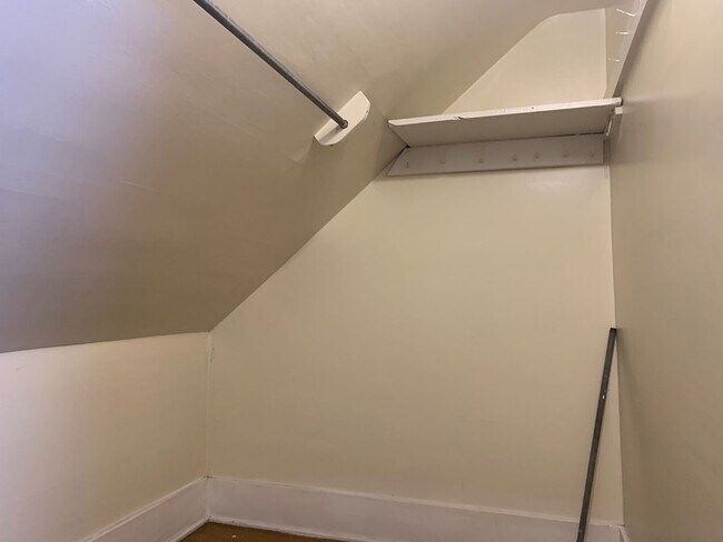 Building Photo - 3 Bed/1 Bath Home located close to Sunnyside and Downtown Campus- Available 5/20/2026