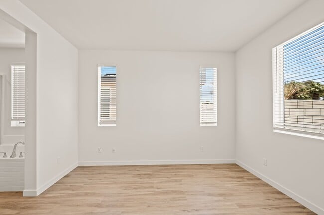 Building Photo - New Home in Gated Indian Palm Country Club