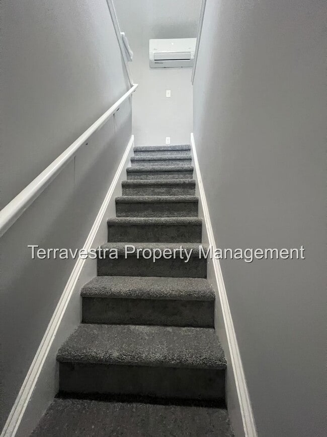 Building Photo - 440-442 S Barber Ave