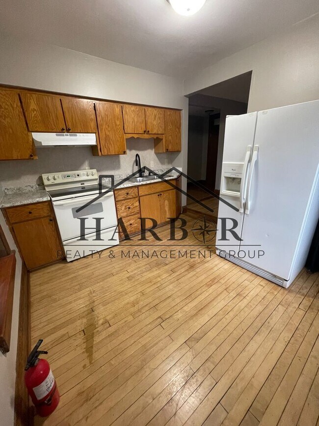 Building Photo - Great Western Apartments