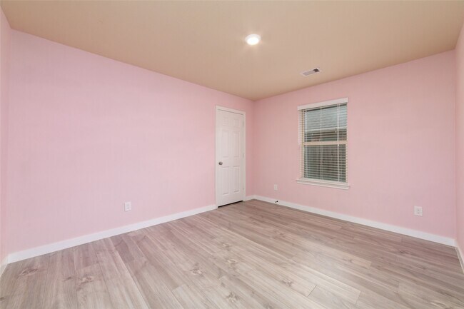 Building Photo - 15615 Whispering Green Dr