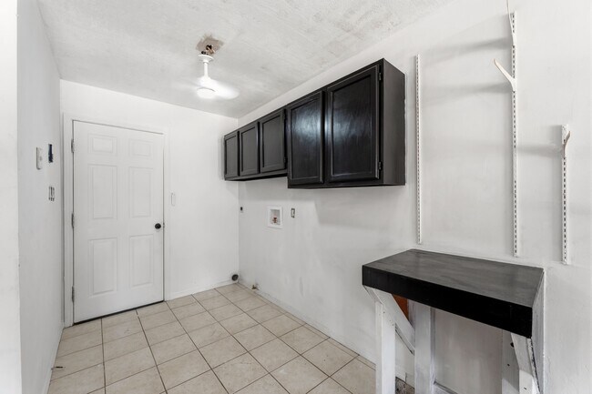 Building Photo - 3535 Nutwood Ln
