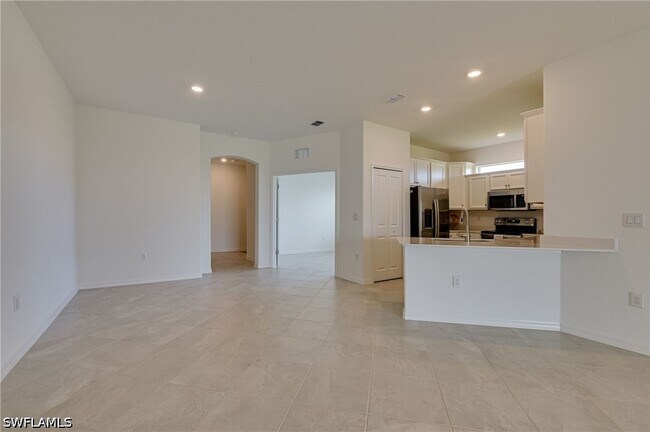 Building Photo - 2620 Vine Ave