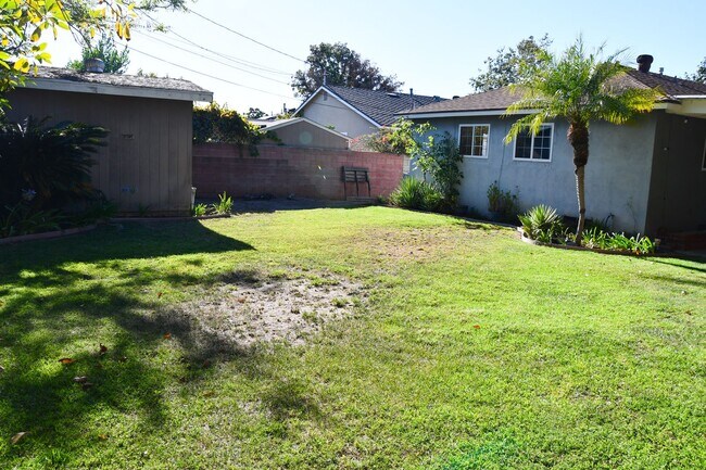 Building Photo - 1210 E Oakmont Ave