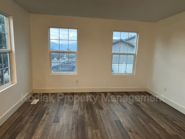 Building Photo - 5757 Coral Pine Ct S